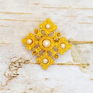 Vintage Diamond Flowers White Faux Pearl Gold Tone Brooch by Liz Claiborne - B14